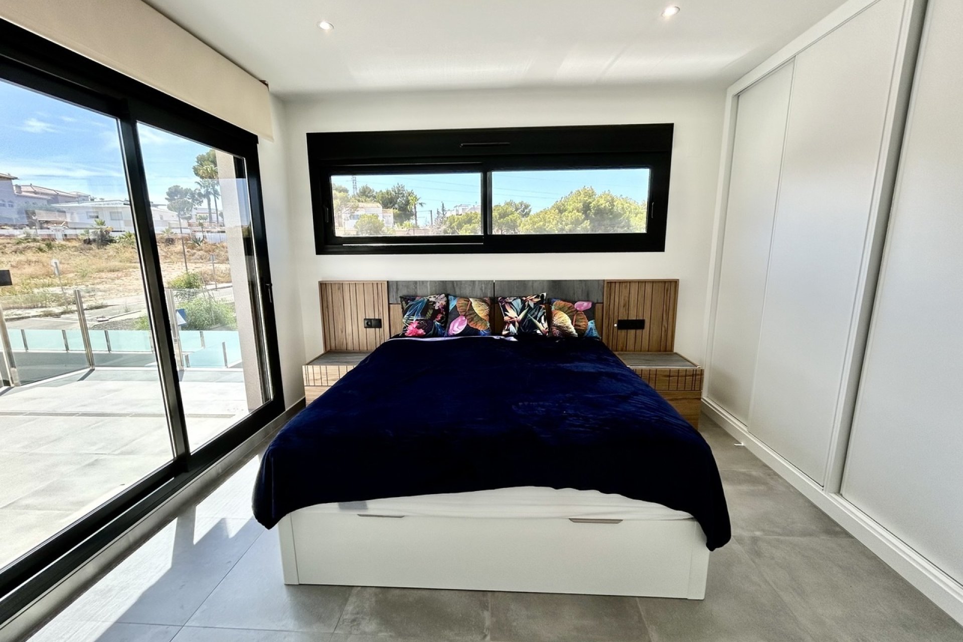 Resale - Villa -
Villamartin - Costa Blanca