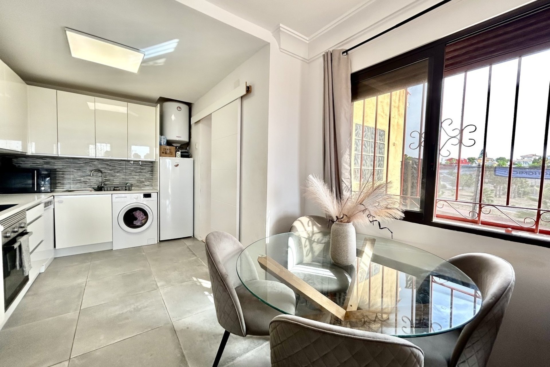 Resale - Villa -
Villamartin - Costa Blanca