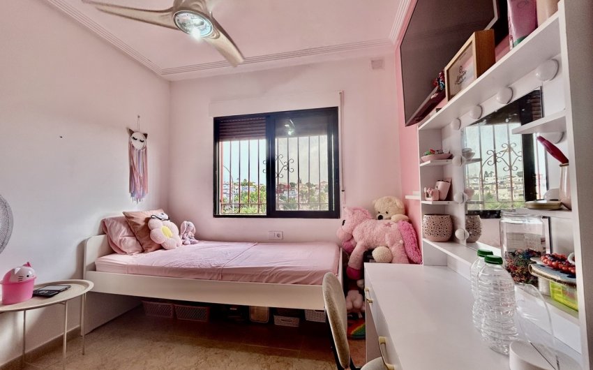 Resale - Villa -
Villamartin - Costa Blanca