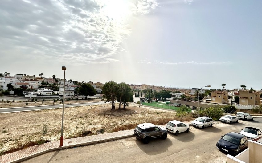 Resale - Villa -
Villamartin - Costa Blanca