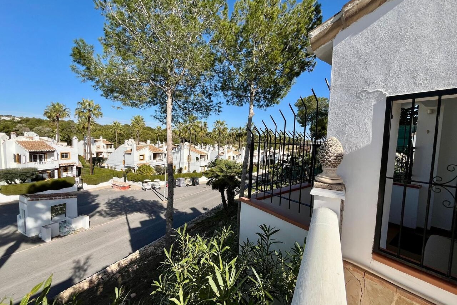 Resale - Villa -
Villamartin - Costa Blanca