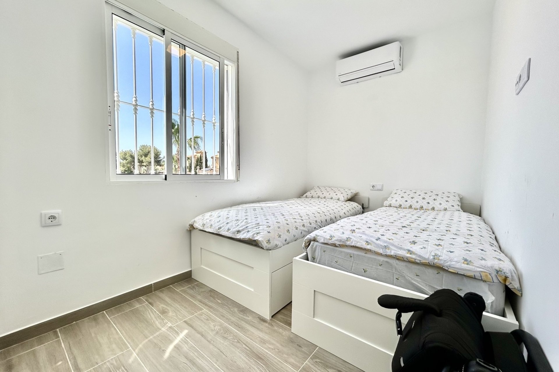 Resale - Villa -
Villamartin - Costa Blanca