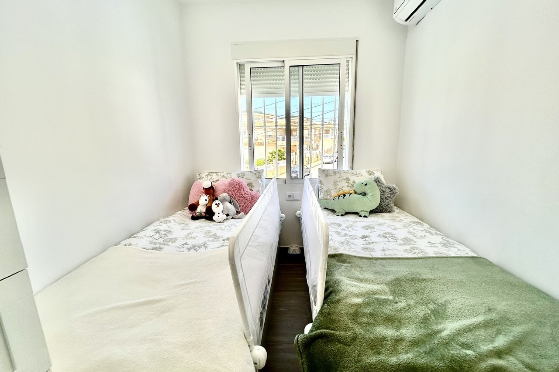 Resale - Villa -
Villamartin - Costa Blanca