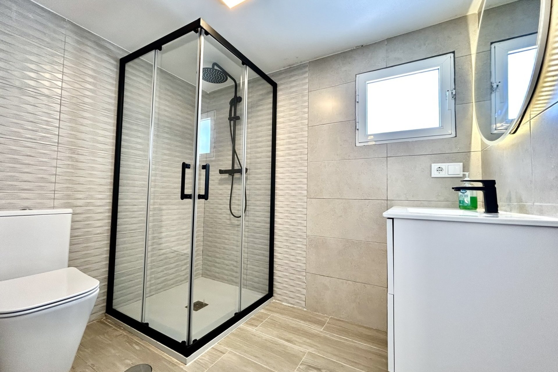 Resale - Villa -
Villamartin - Costa Blanca