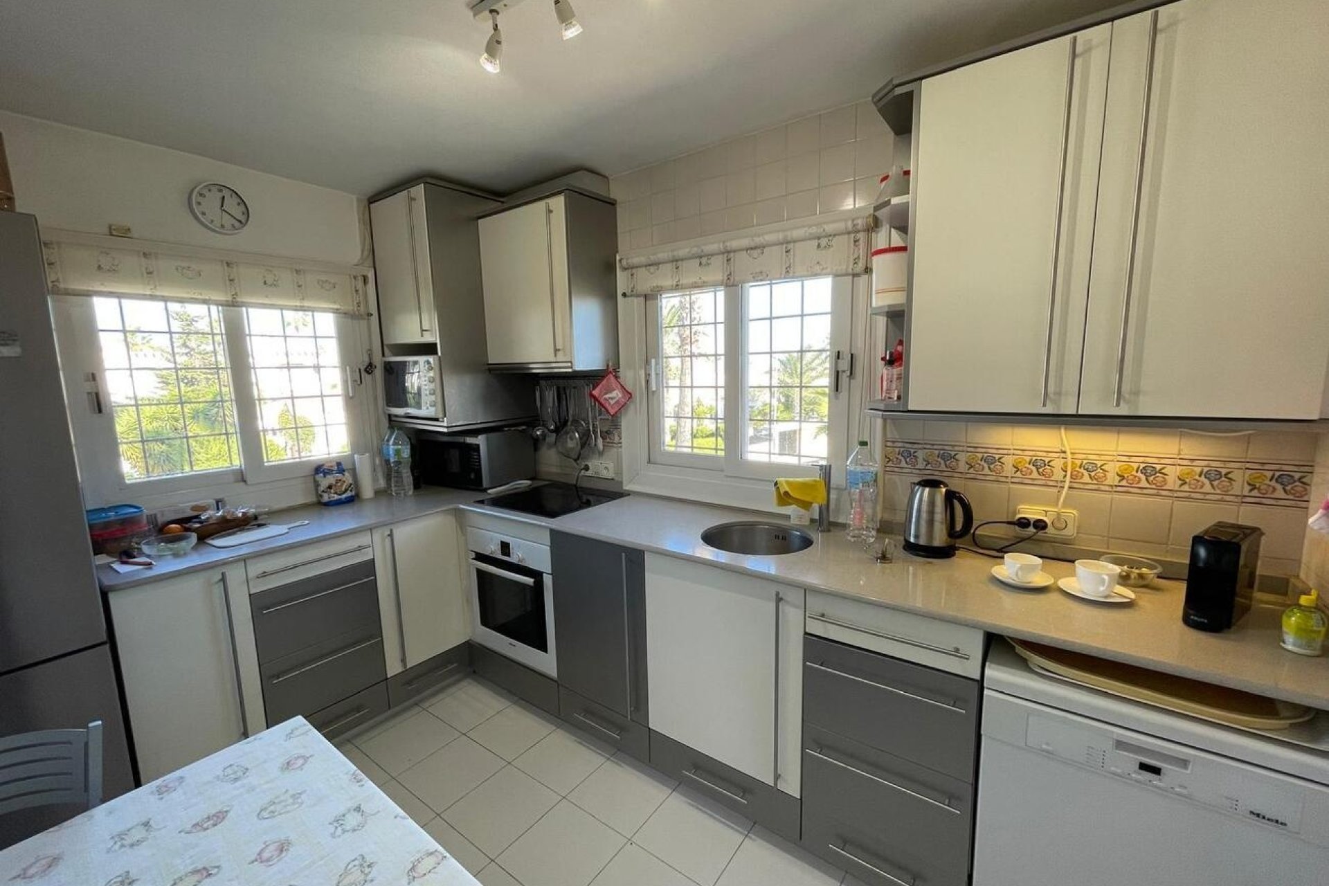 Resale - Villa -
Villamartin - Costa Blanca