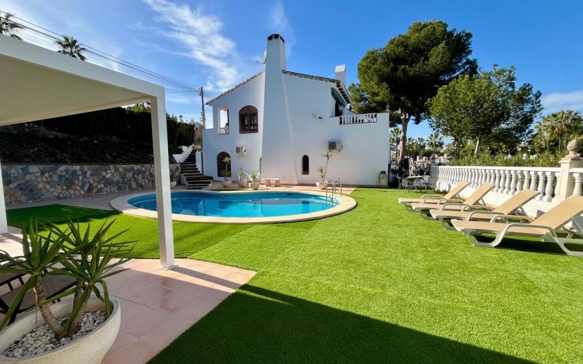 Resale - Villa -
Villamartin - Costa Blanca