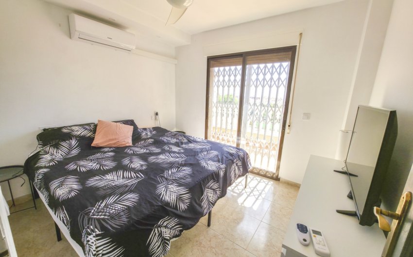 Resale - Villa -
Villamartin - Costa Blanca