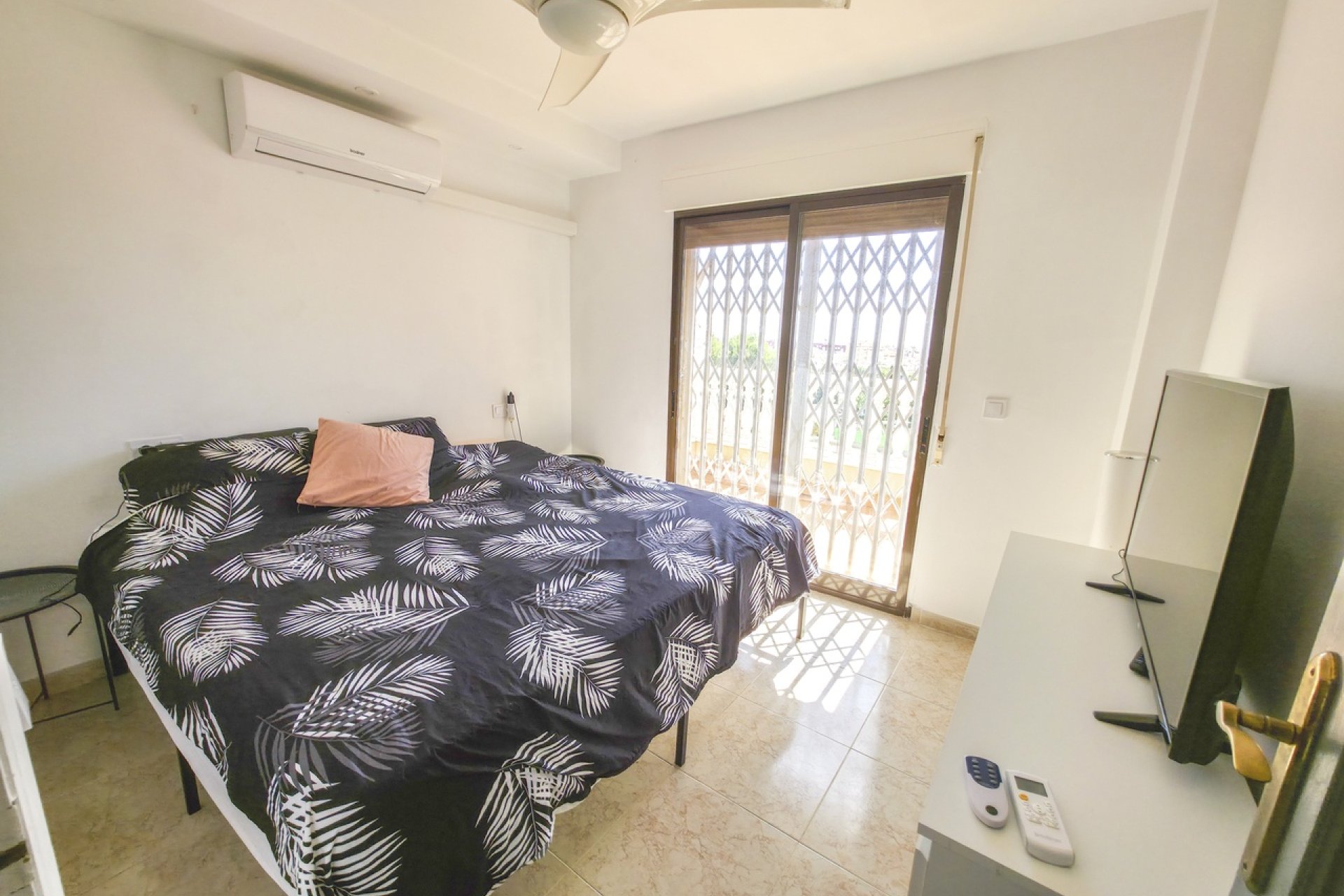Resale - Villa -
Villamartin - Costa Blanca