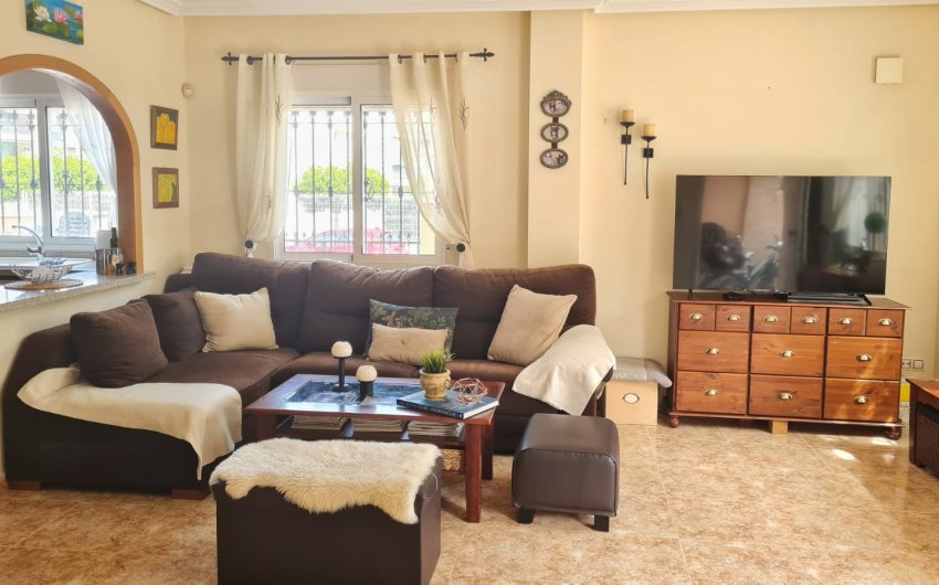 Resale - Villa -
Villamartin - Costa Blanca