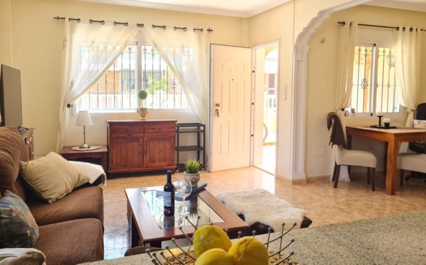 Resale - Villa -
Villamartin - Costa Blanca
