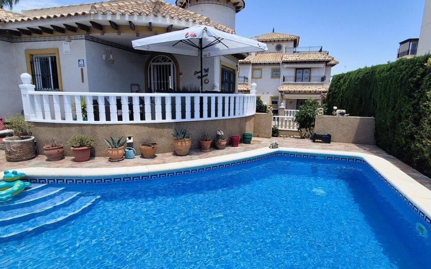 Resale - Villa -
Villamartin - Costa Blanca