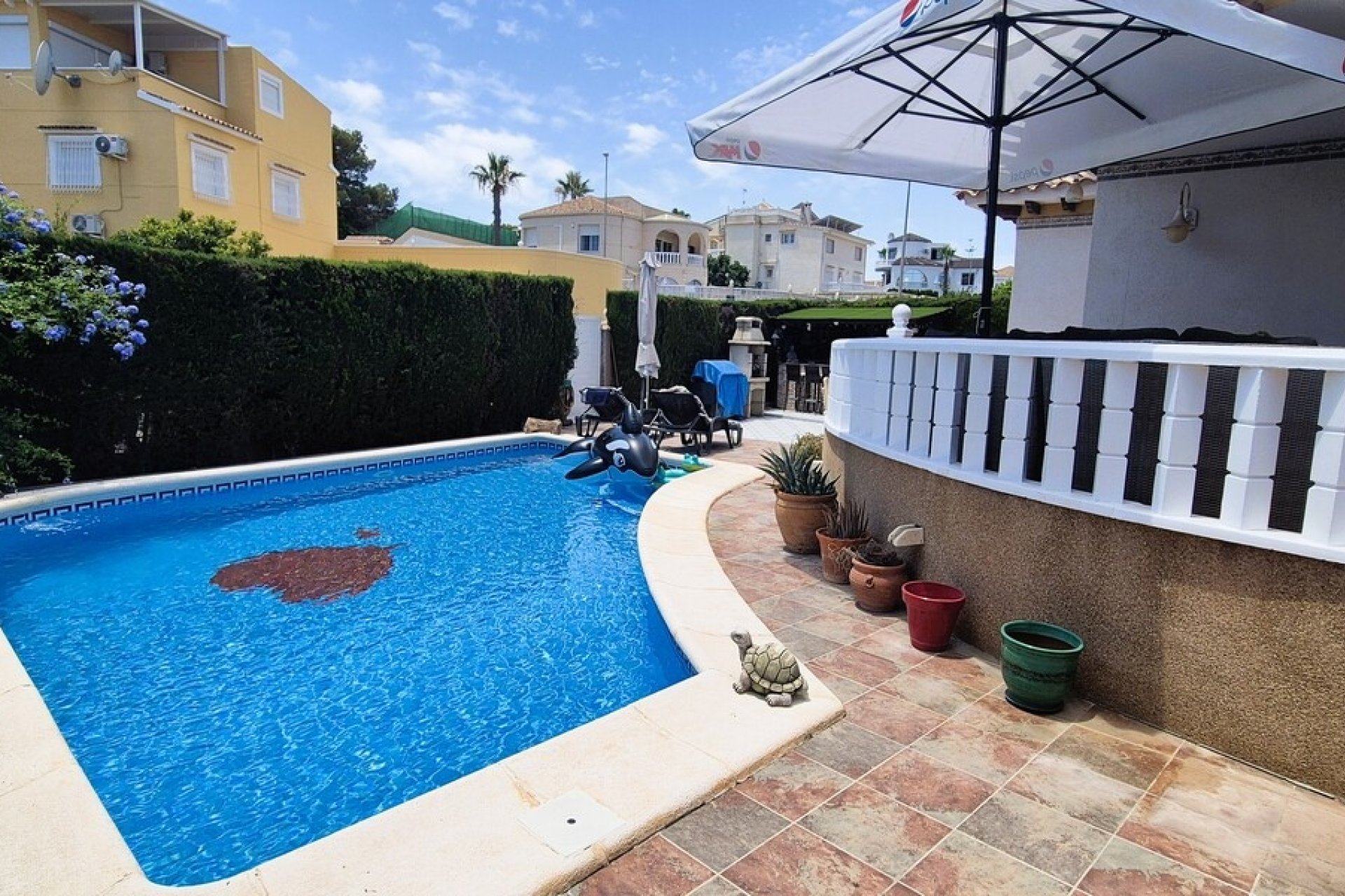 Resale - Villa -
Villamartin - Costa Blanca