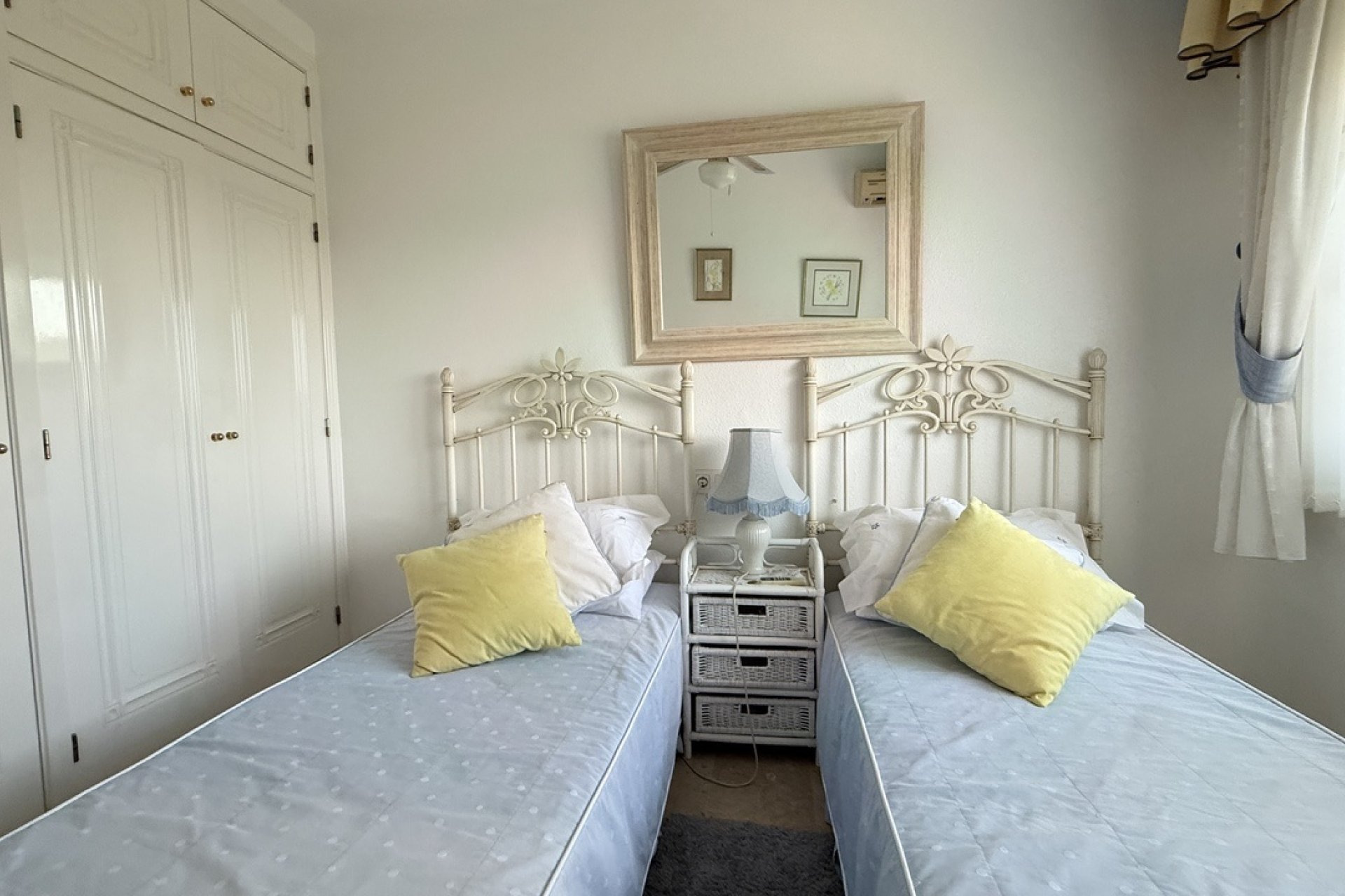 Resale - Villa -
Villamartin - Costa Blanca