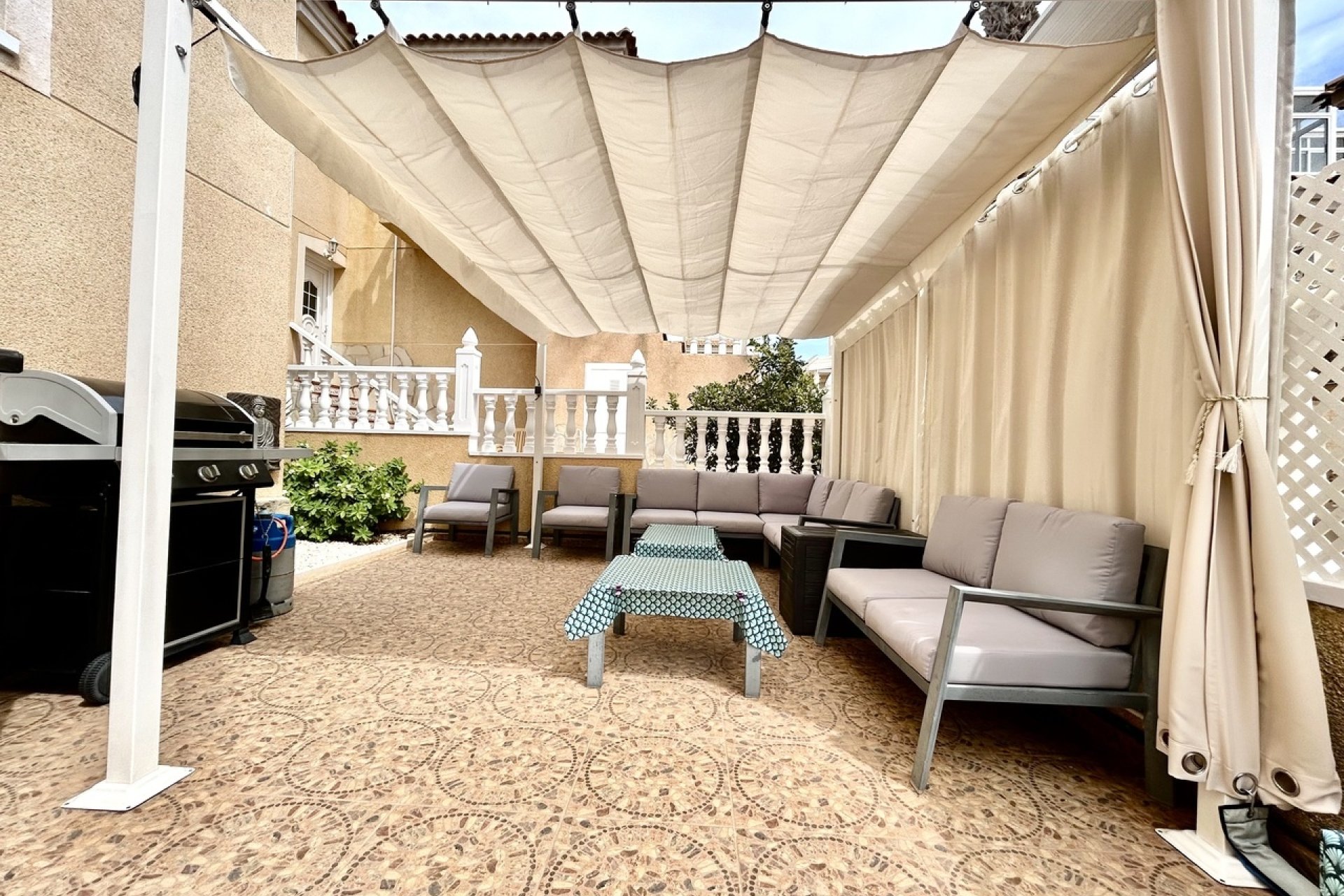 Resale - Villa -
Villamartin - Costa Blanca