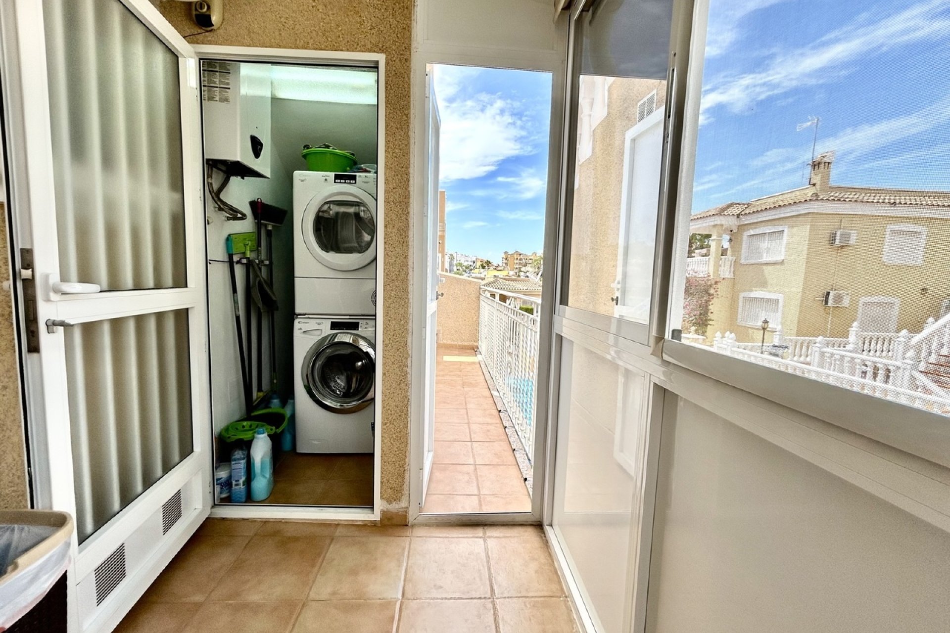 Resale - Villa -
Villamartin - Costa Blanca