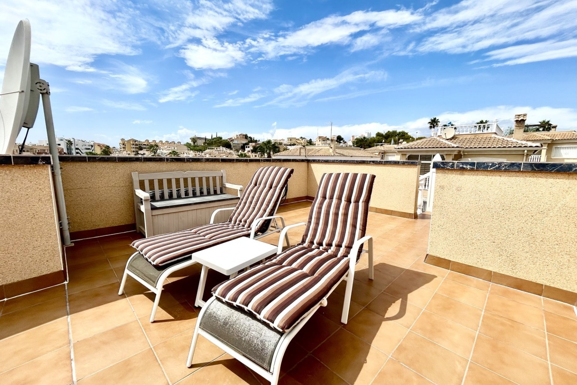 Resale - Villa -
Villamartin - Costa Blanca