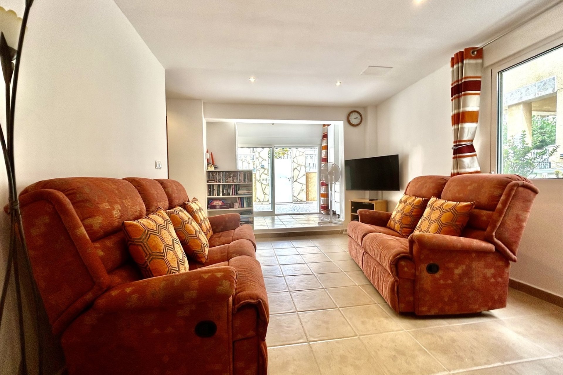 Resale - Villa -
Villamartin - Costa Blanca