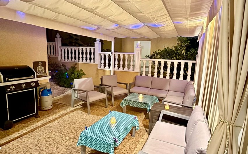 Resale - Villa -
Villamartin - Costa Blanca