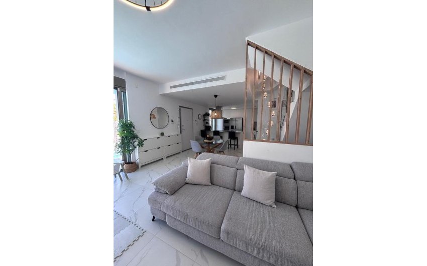 Resale - Villa -
Villamartin - Costa Blanca