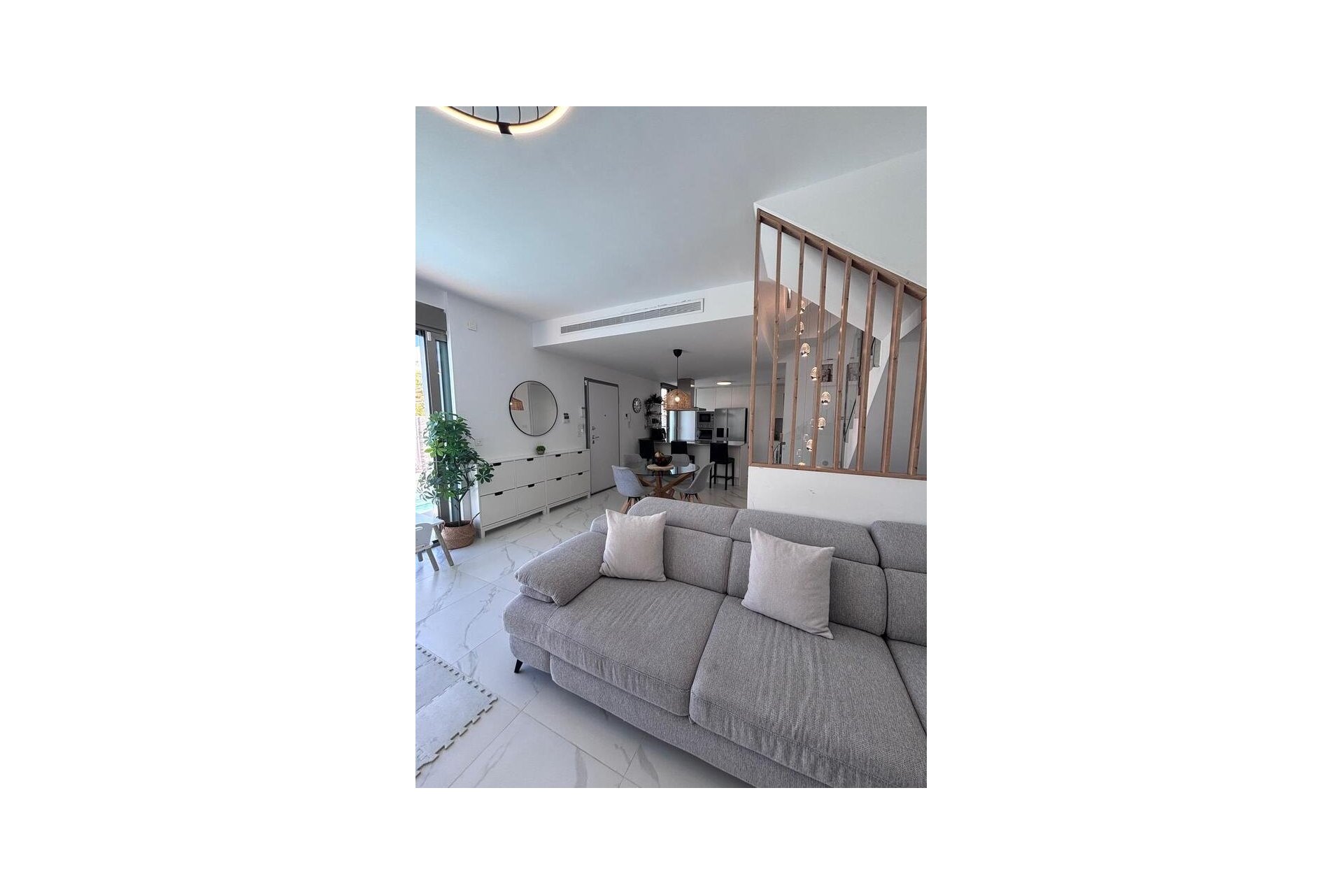 Resale - Villa -
Villamartin - Costa Blanca