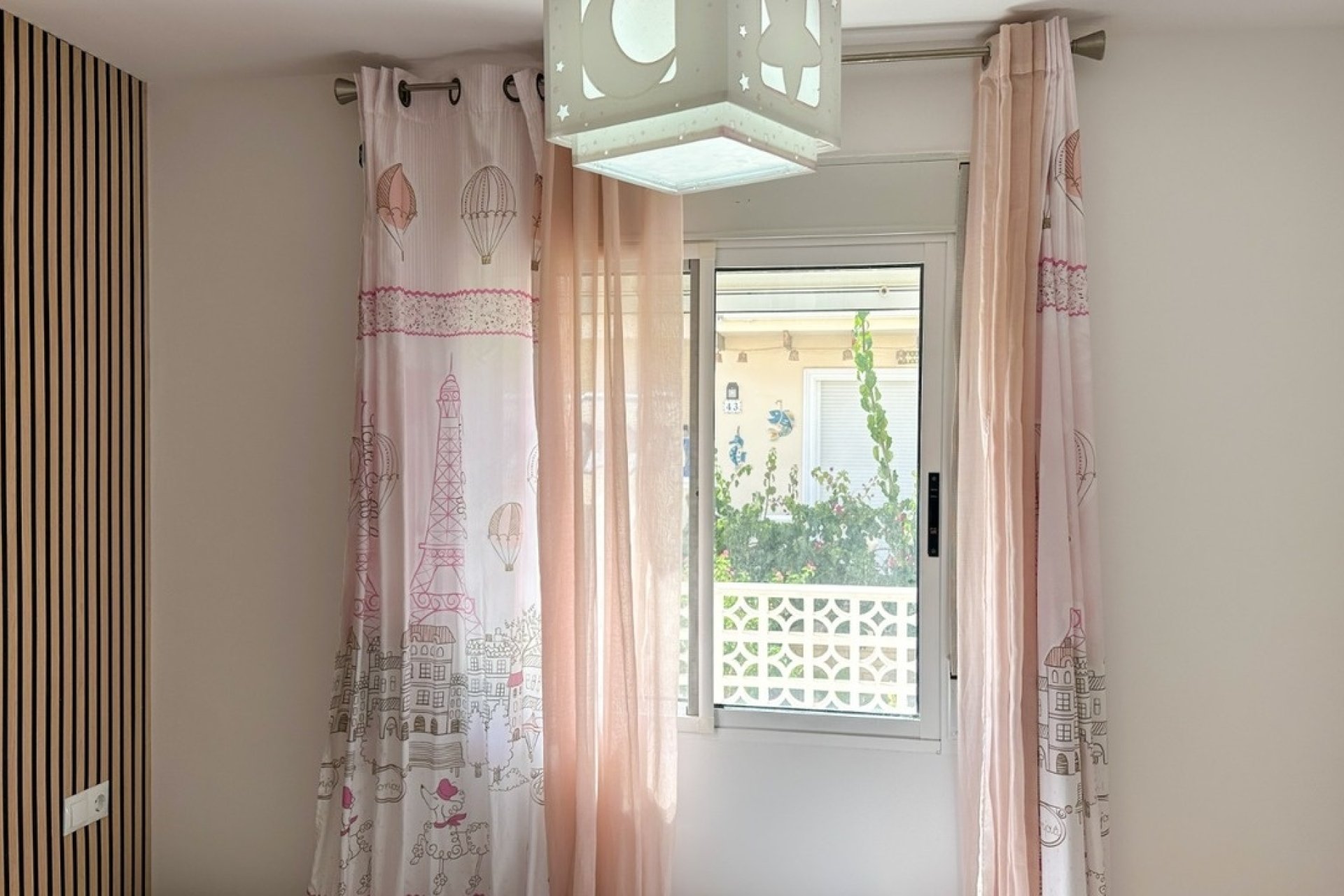 Resale - Villa -
Villamartin - Costa Blanca