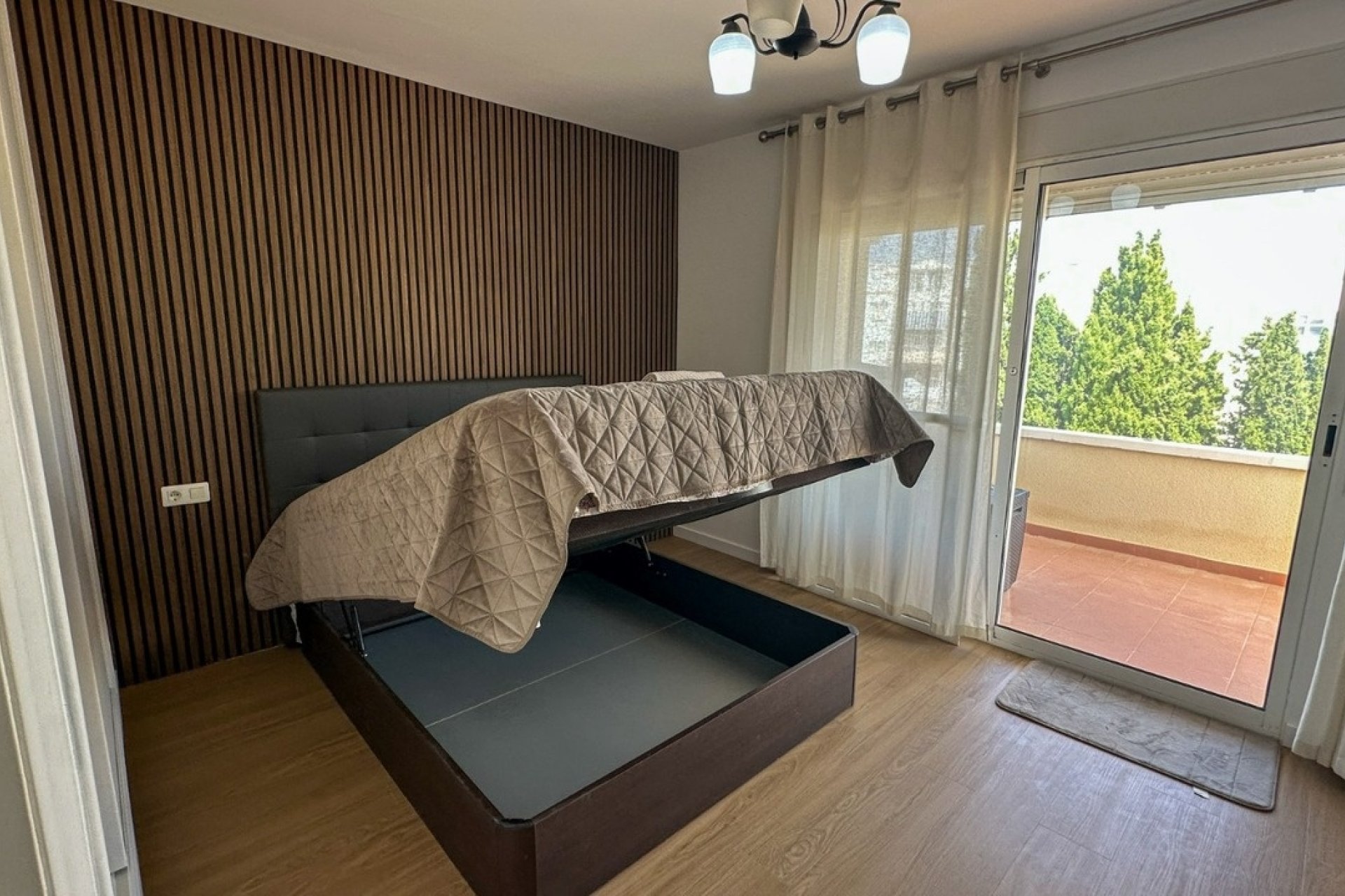 Resale - Villa -
Villamartin - Costa Blanca