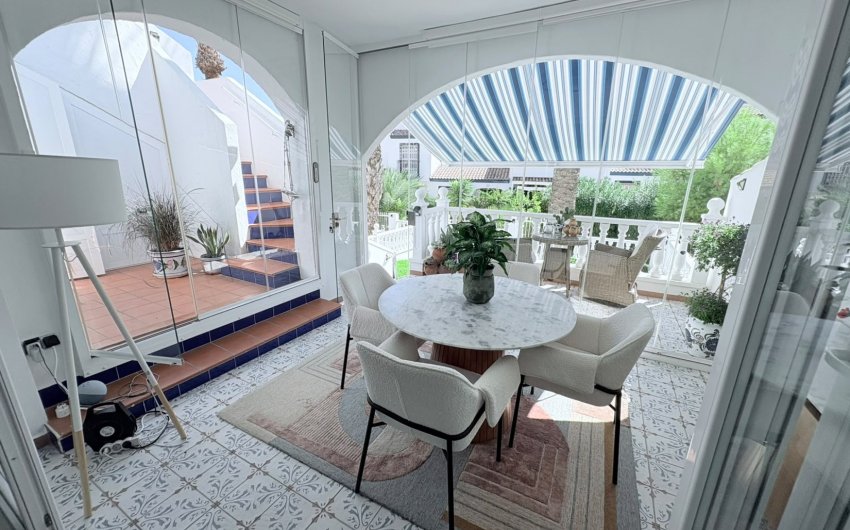 Resale - Villa -
Villamartin - Costa Blanca