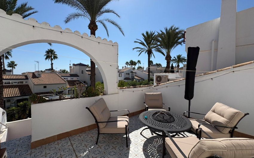 Resale - Villa -
Villamartin - Costa Blanca
