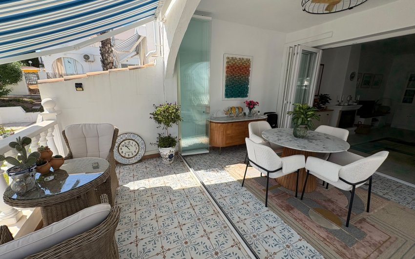Resale - Villa -
Villamartin - Costa Blanca