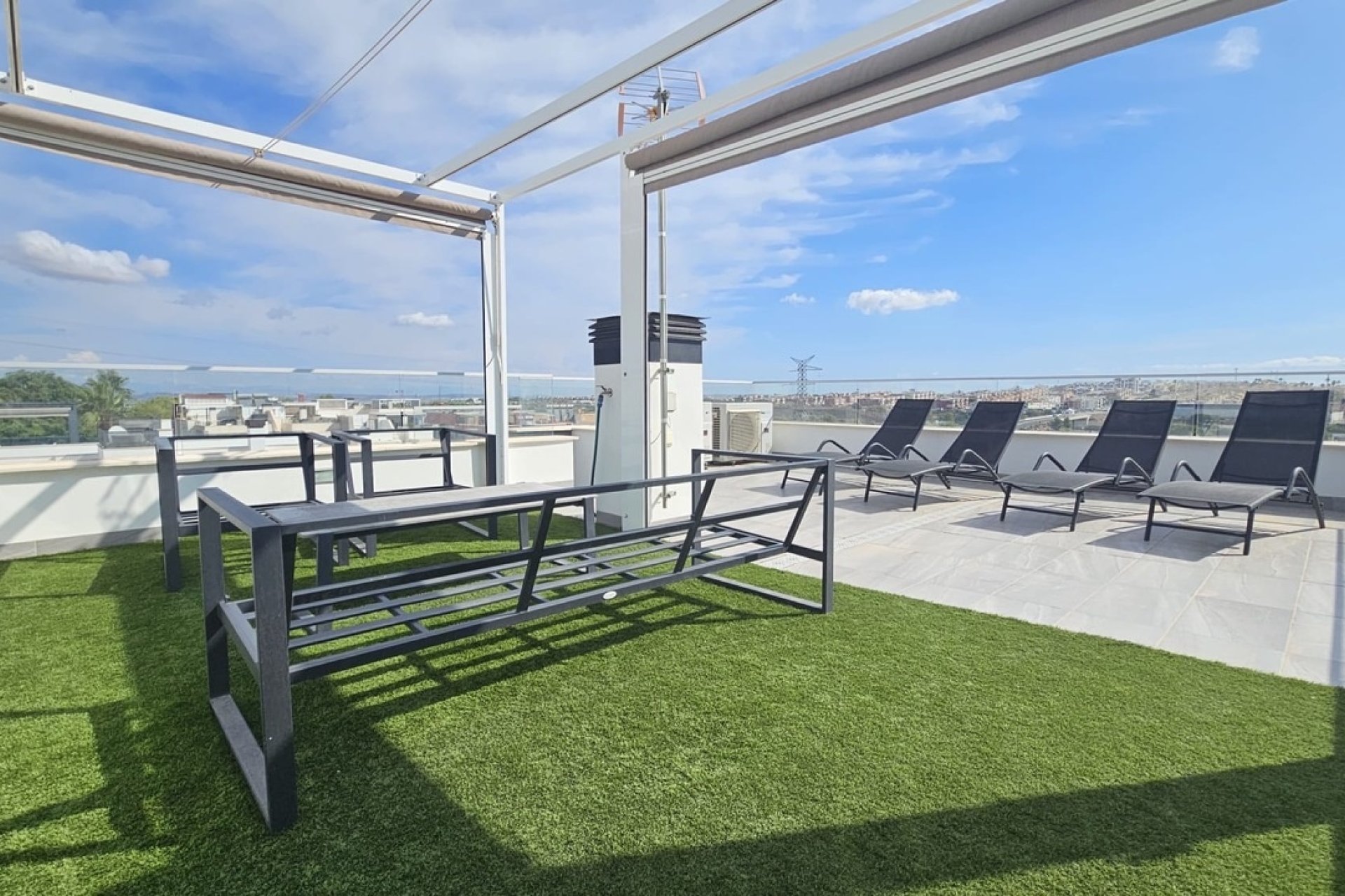 Resale - Villa -
Villamartin - Costa Blanca