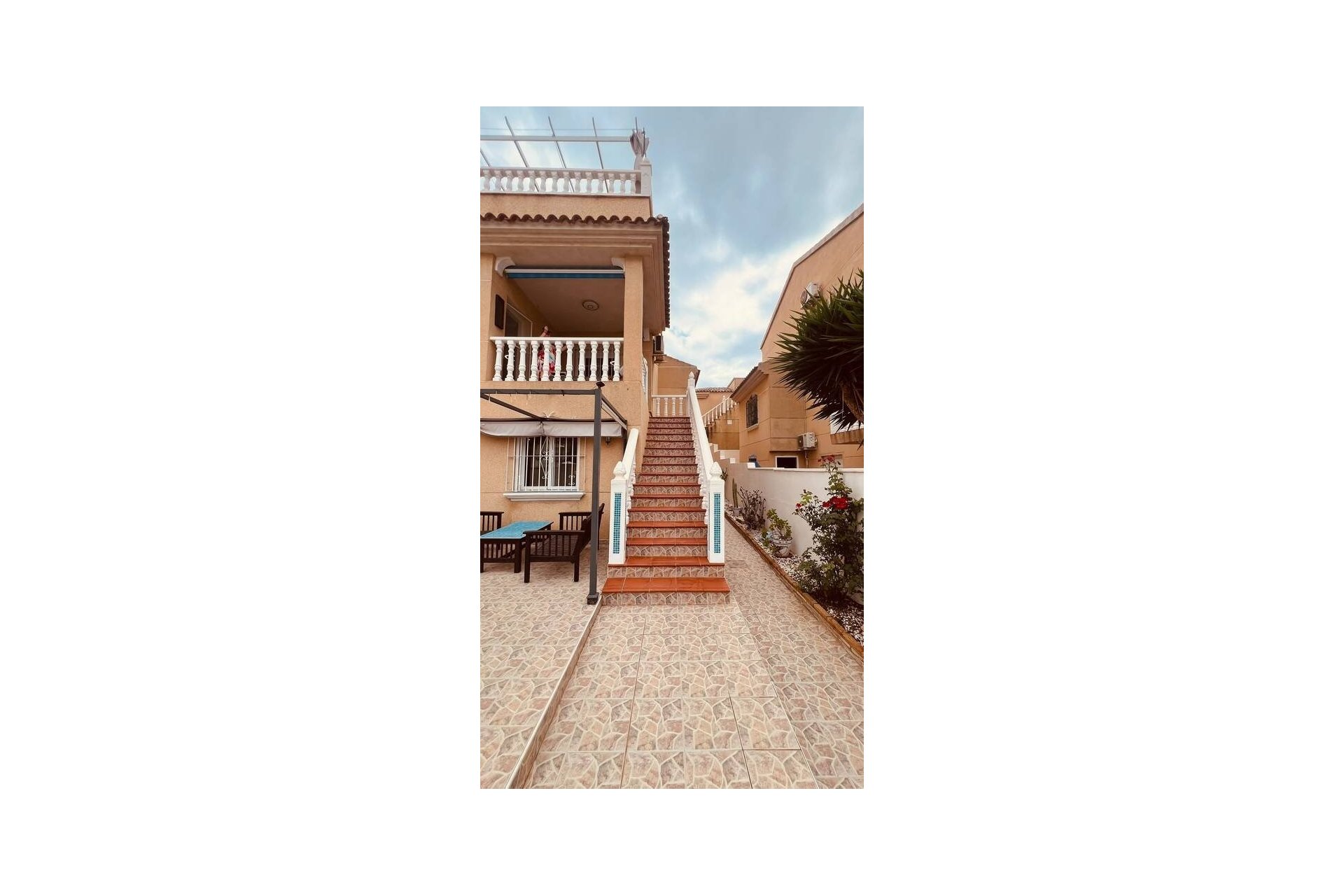 Resale - Villa -
Villamartin - Costa Blanca