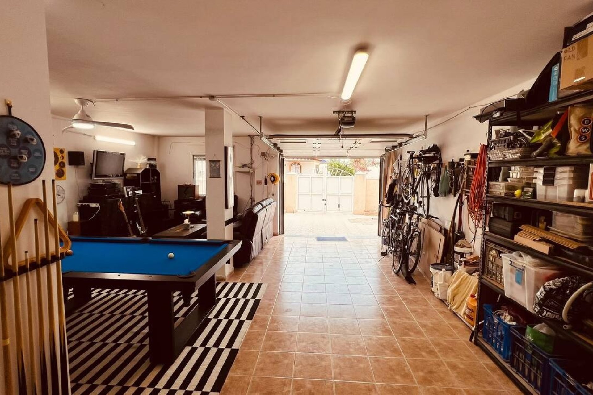 Resale - Villa -
Villamartin - Costa Blanca