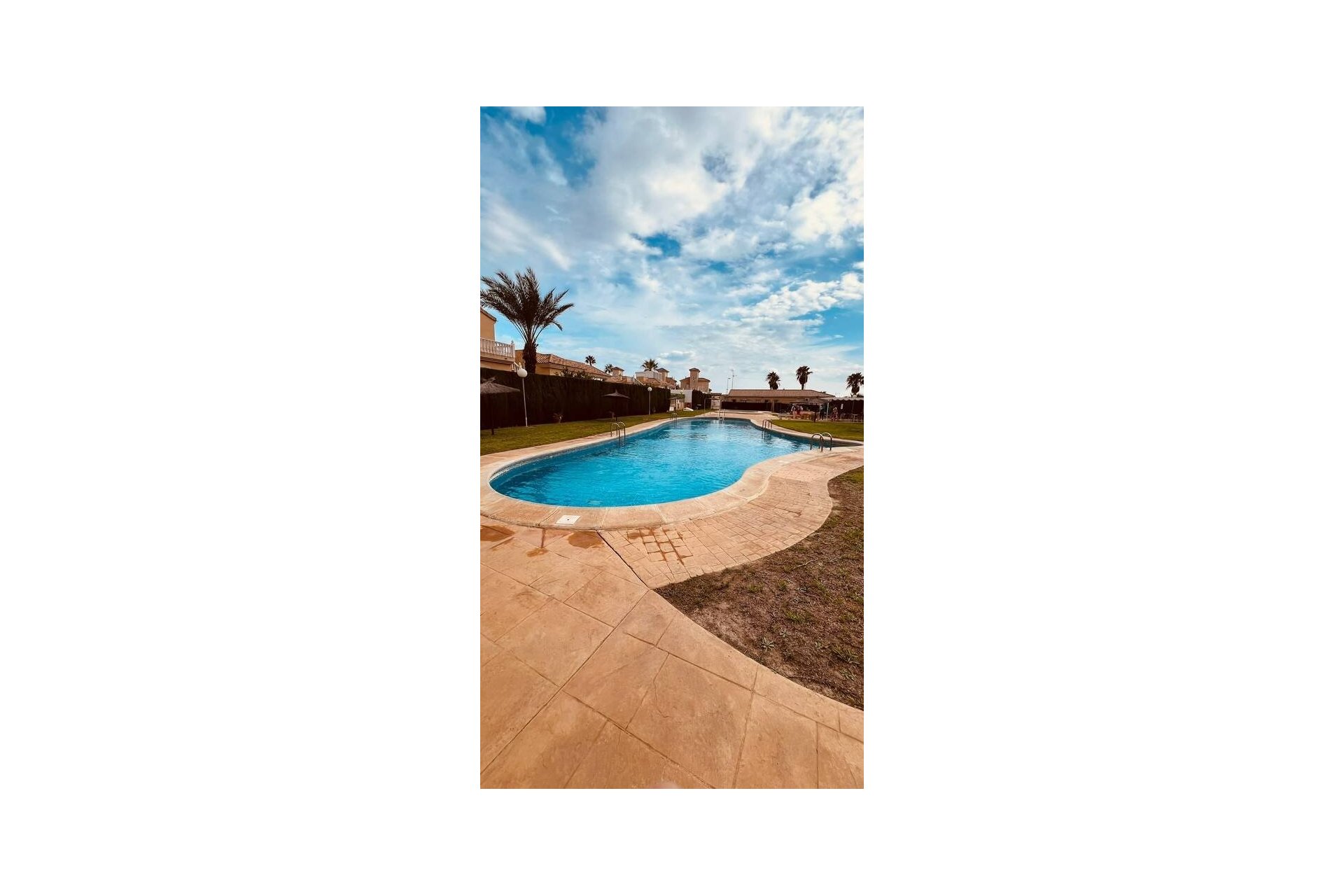 Resale - Villa -
Villamartin - Costa Blanca