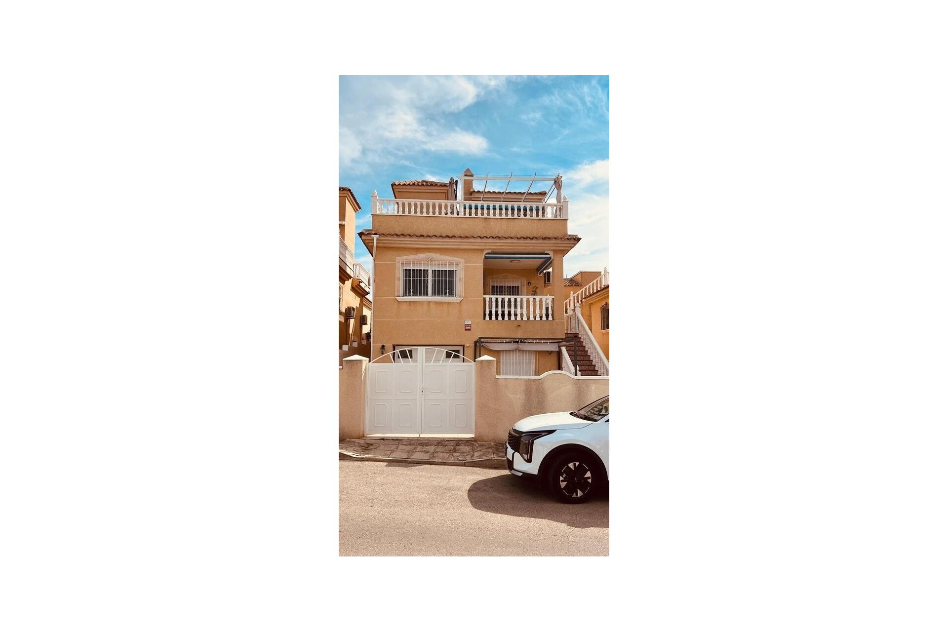 Resale - Villa -
Villamartin - Costa Blanca
