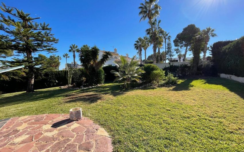 Resale - Villa -
Villamartin - Costa Blanca