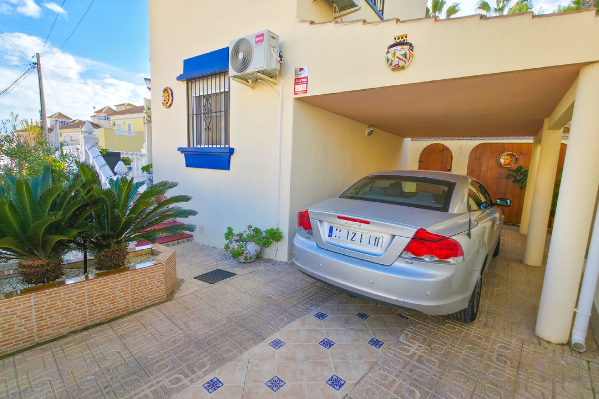 Resale - Villa -
Villamartin - Costa Blanca