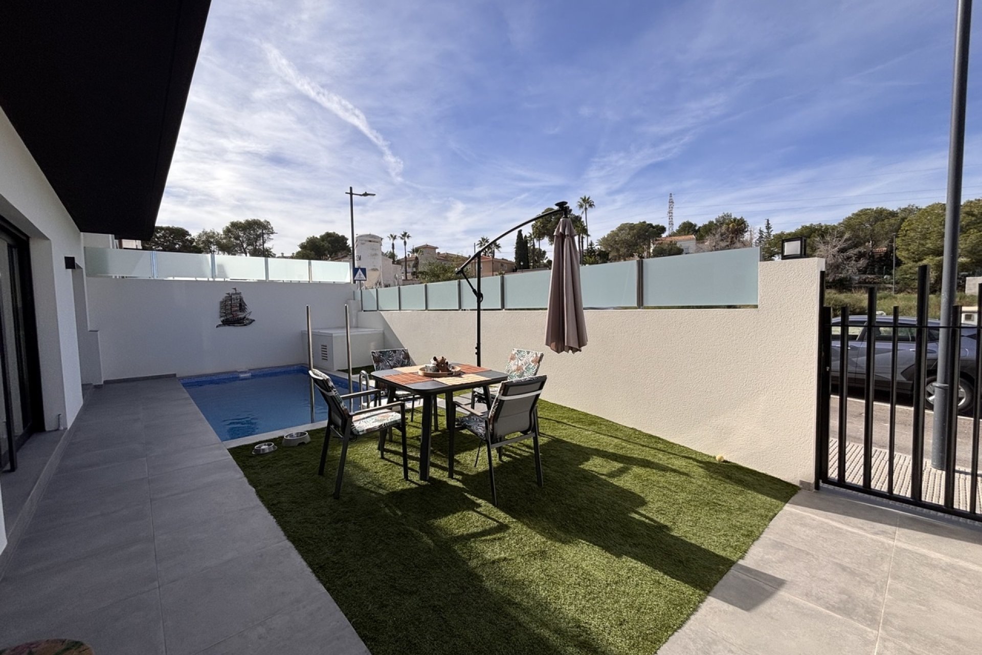 Resale - Villa -
Villamartin - Costa Blanca