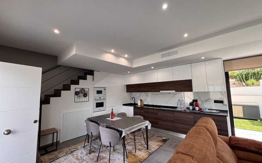 Resale - Villa -
Villamartin - Costa Blanca