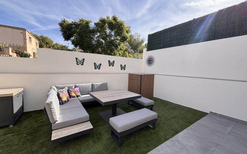 Resale - Villa -
Villamartin - Costa Blanca