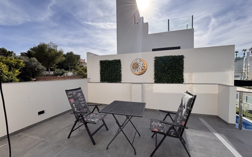 Resale - Villa -
Villamartin - Costa Blanca