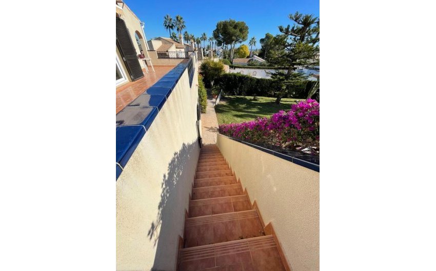 Resale - Villa -
Villamartin - Costa Blanca