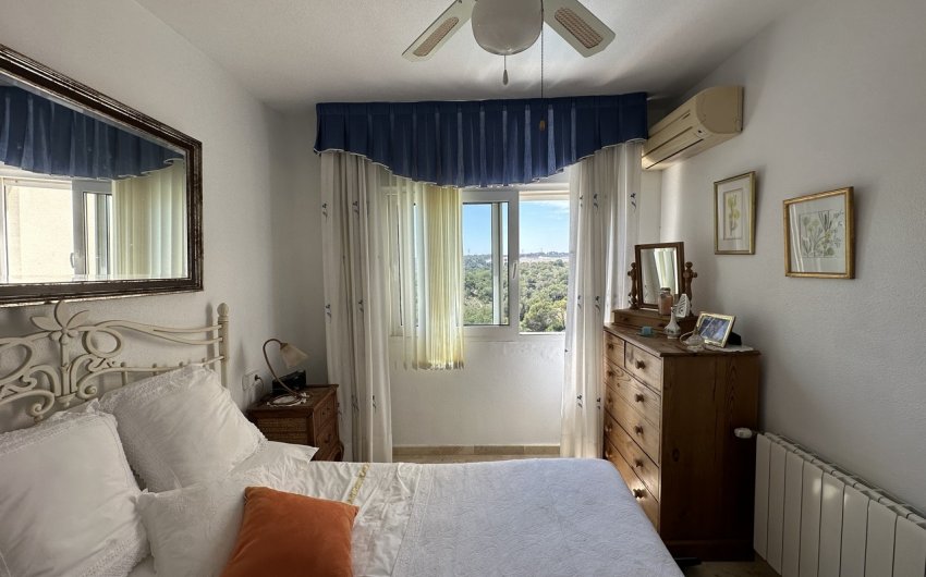 Resale - Villa -
Villamartin - Costa Blanca