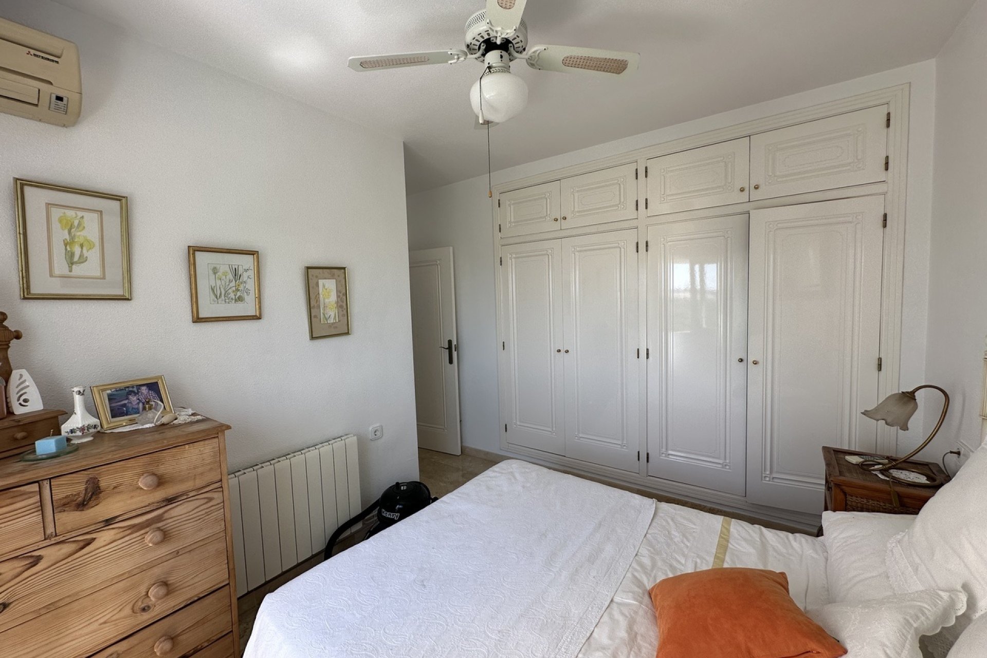 Resale - Villa -
Villamartin - Costa Blanca