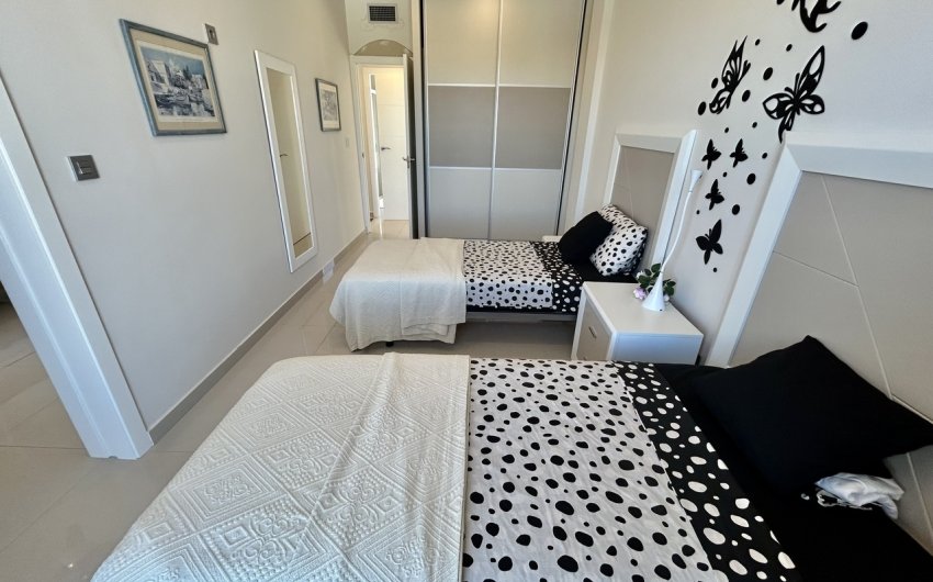 Resale - Villa -
Villamartin - Costa Blanca