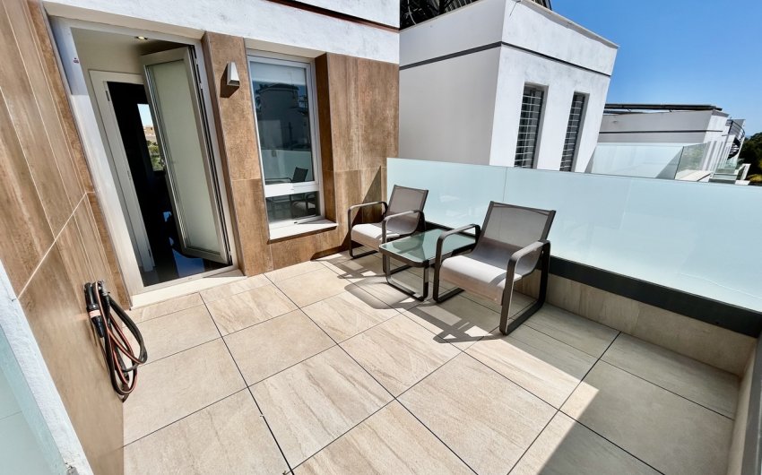 Resale - Villa -
Villamartin - Costa Blanca