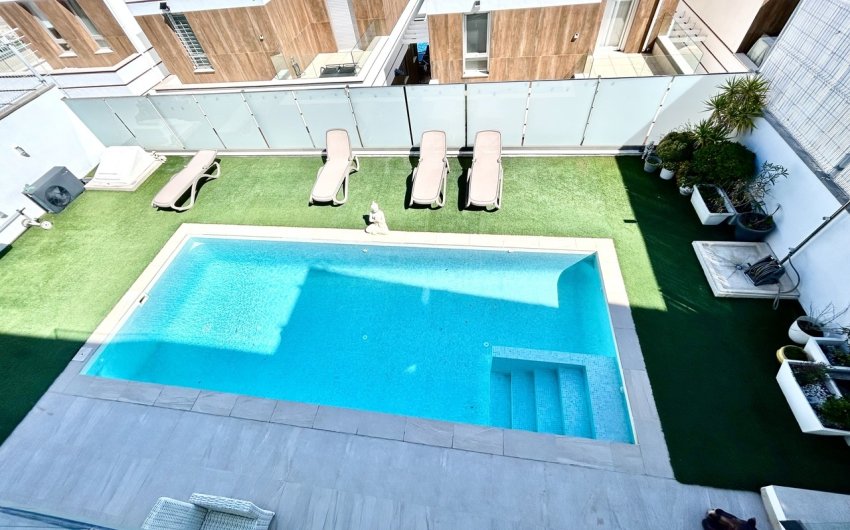 Resale - Villa -
Villamartin - Costa Blanca