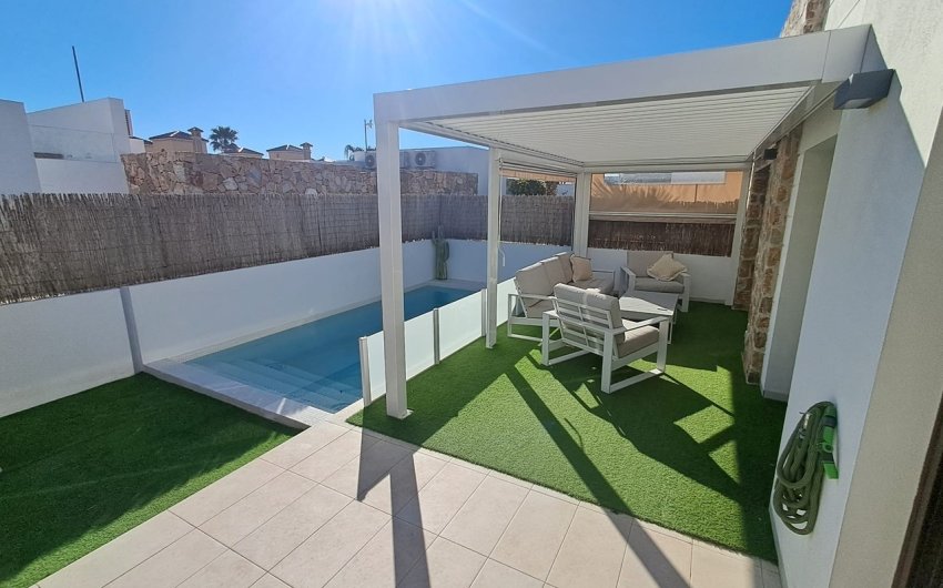 Resale - Villa -
Villamartin - Costa Blanca
