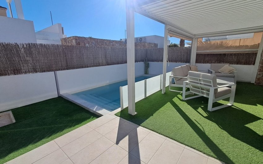 Resale - Villa -
Villamartin - Costa Blanca