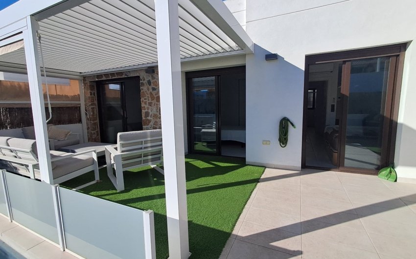 Resale - Villa -
Villamartin - Costa Blanca