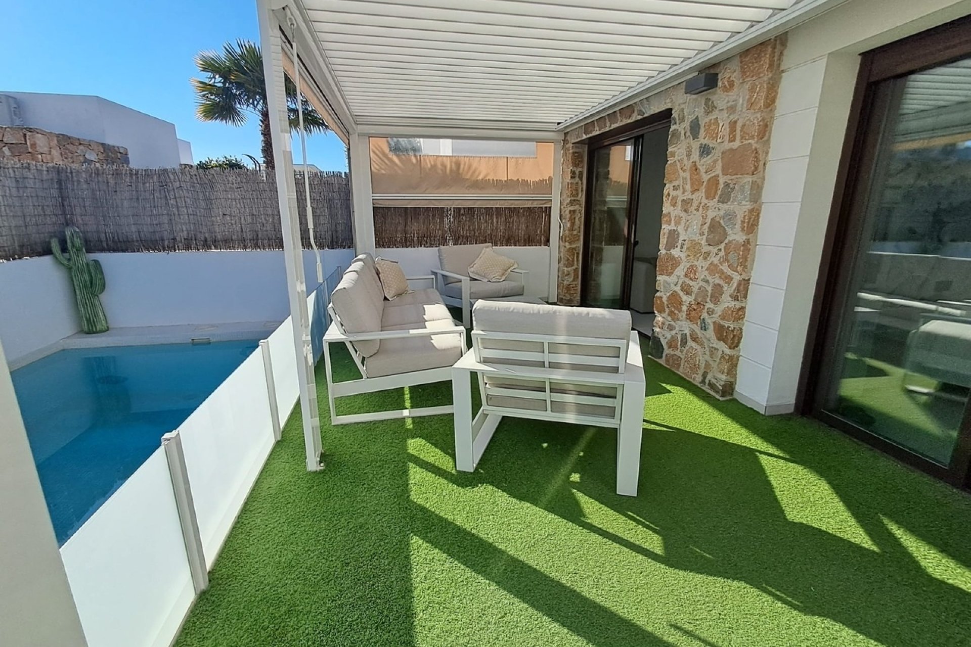 Resale - Villa -
Villamartin - Costa Blanca